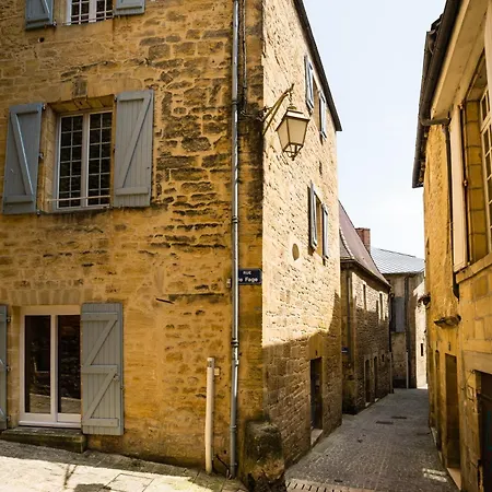 Rouge Passion شقة